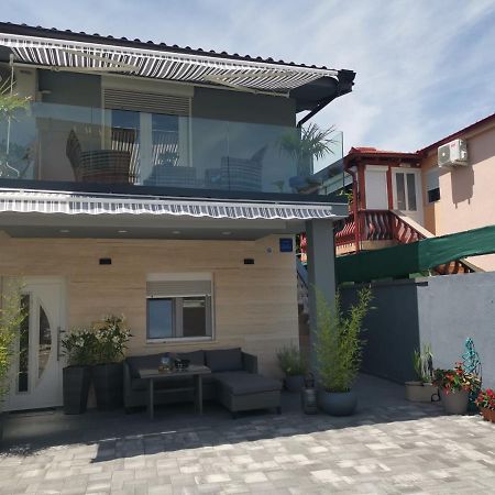 Apartmani Sarm ヴィル エクステリア 写真
