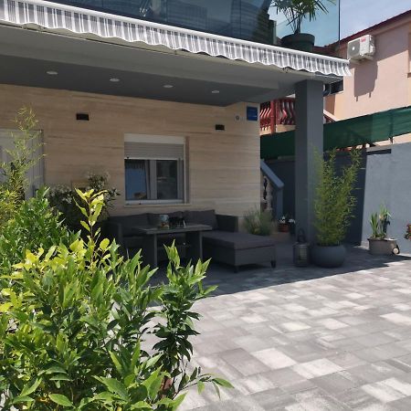Apartmani Sarm ヴィル エクステリア 写真
