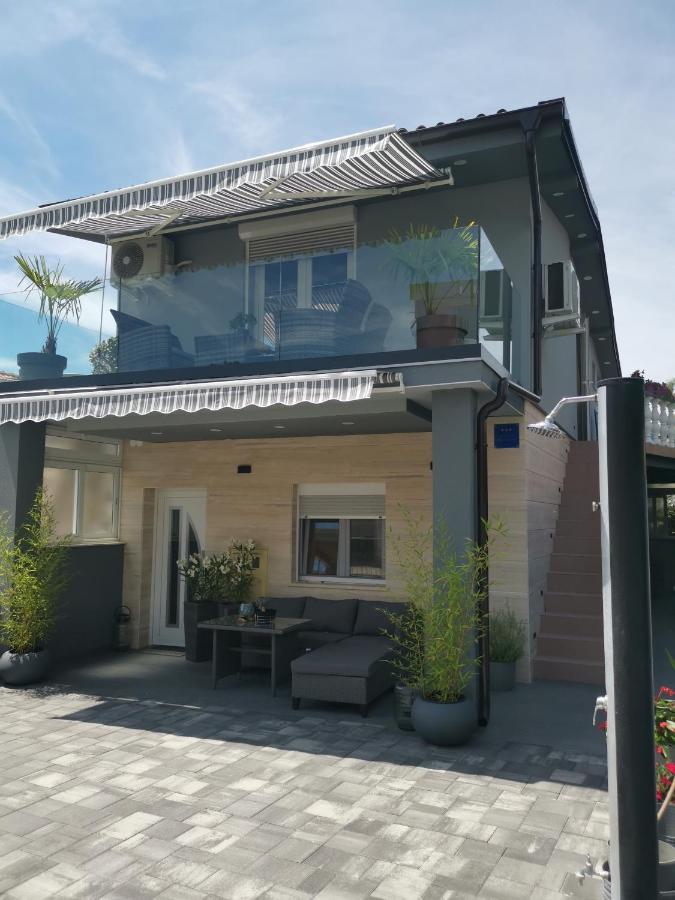 Apartmani Sarm ヴィル エクステリア 写真