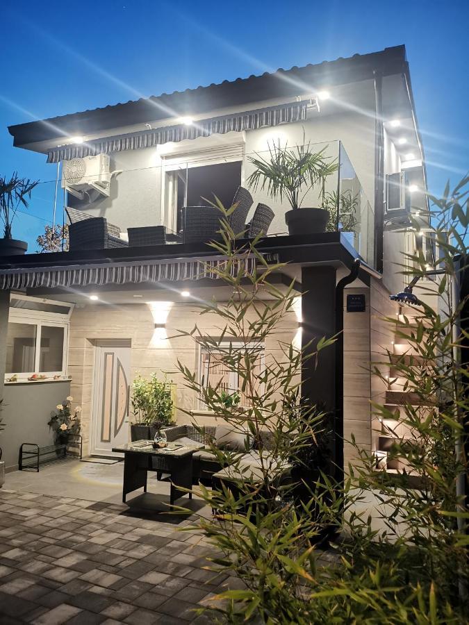 Apartmani Sarm ヴィル エクステリア 写真