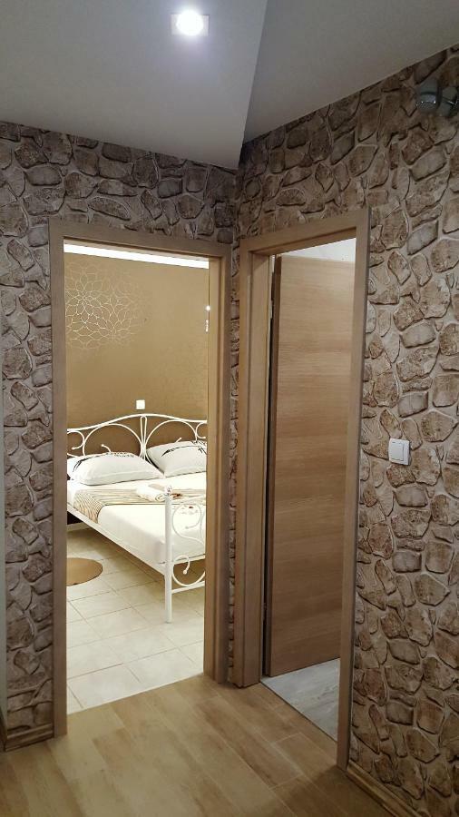 Apartmani Sarm ヴィル エクステリア 写真