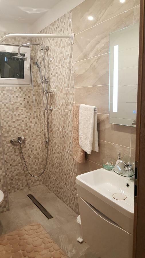 Apartmani Sarm ヴィル エクステリア 写真
