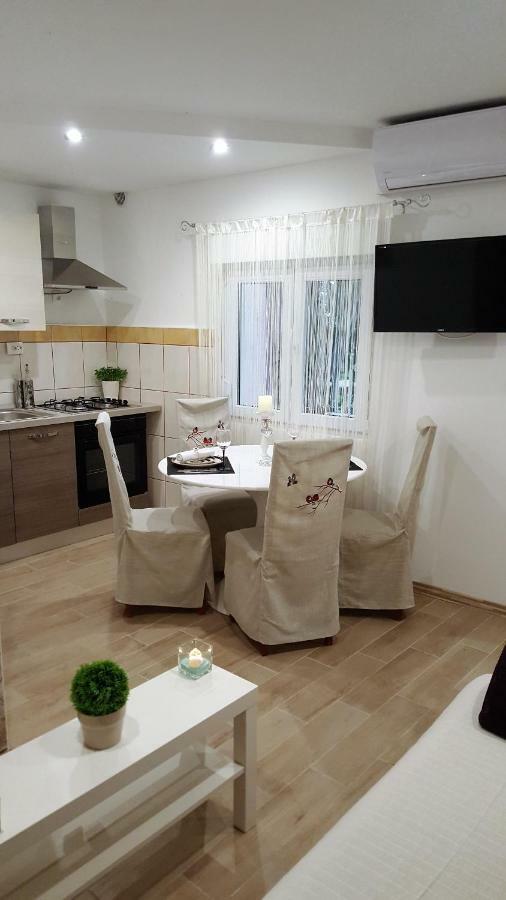 Apartmani Sarm ヴィル エクステリア 写真