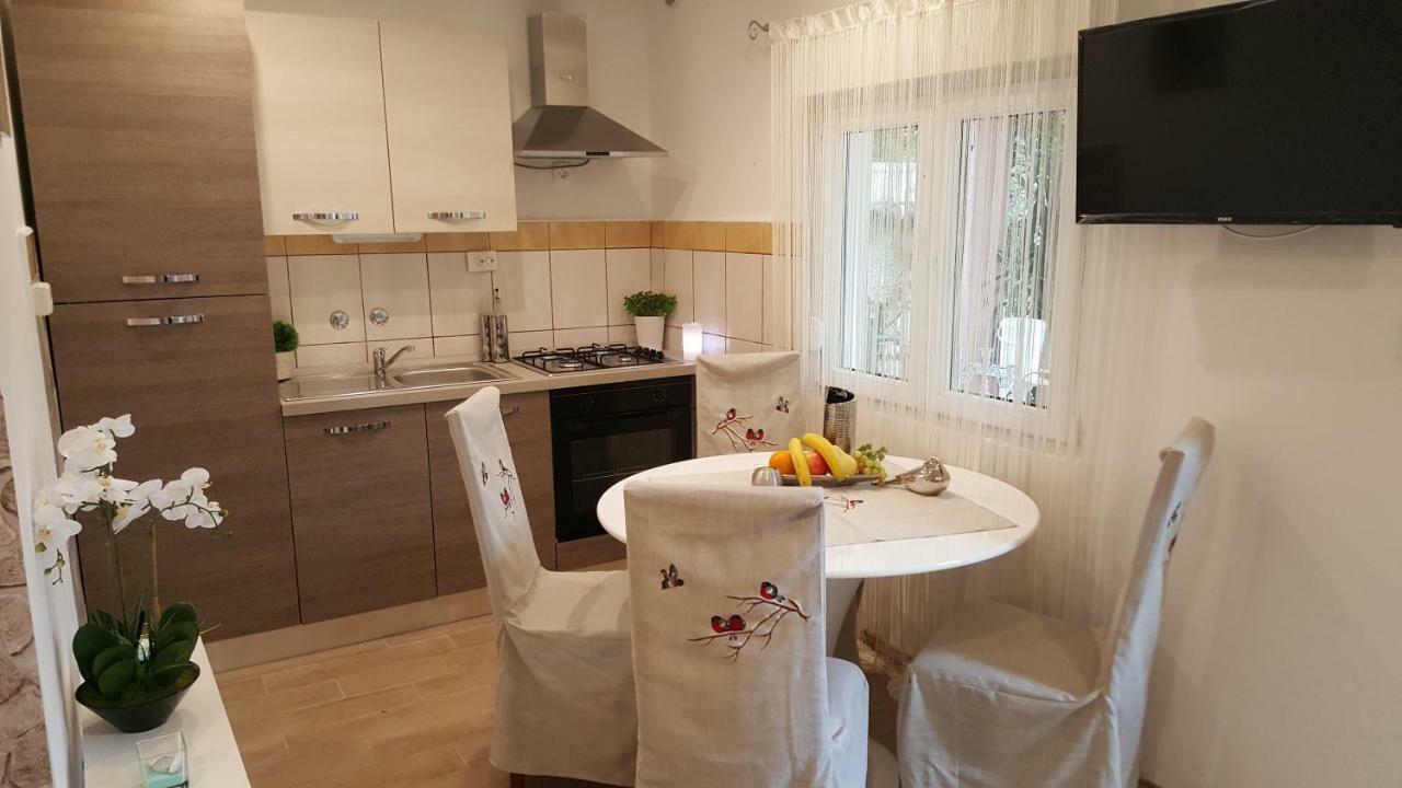 Apartmani Sarm ヴィル エクステリア 写真